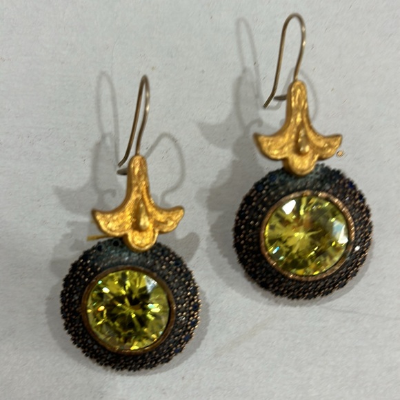 Earring - Picture 2 of 3